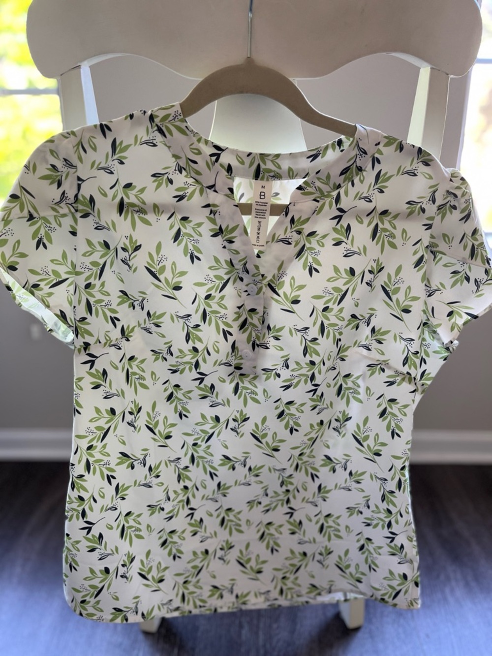 Women’s White Leaf-Print Short Sleeve V-Neck Blouse